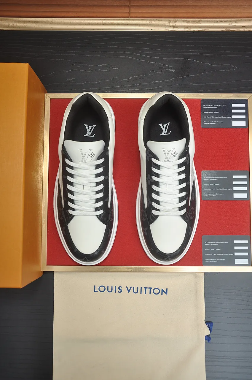 Men's men's shoes 💰640💶Original development, quality shipping, welcome to compare - LV sneaker series sports shoes introduce the loose silhouette of the ready-to-wear series into the spring and summer men's wear shows and make an eye-catching appearance. The cow leather upper is combined with rough fabric laces, and colorful beading highlights the brand's classic elements. LV letters mark the tongue and Monogram floral outsole. Mixed materials Made of top-grain cowhide, thick shoelace design, large Monogram print on the side, mesh lining and cotton feet, the comfort is as extreme as ever, premium heritage, quality first, worth owning! Size: Men’s 38-45 (45 is custom-made and cannot be returned or exchanged)